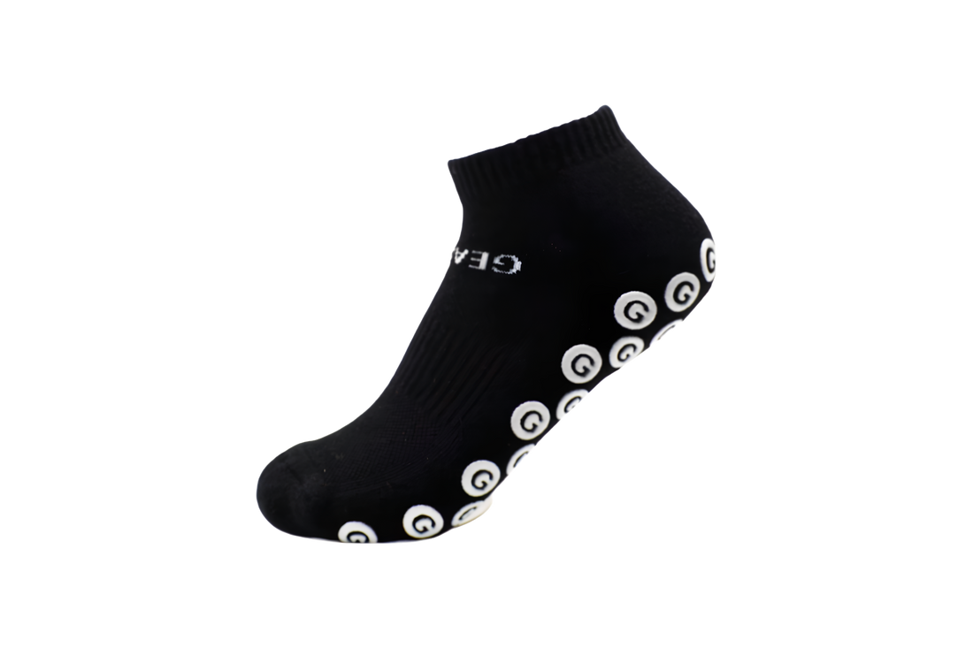 GearFit Eclipse Pilates grip socks in black